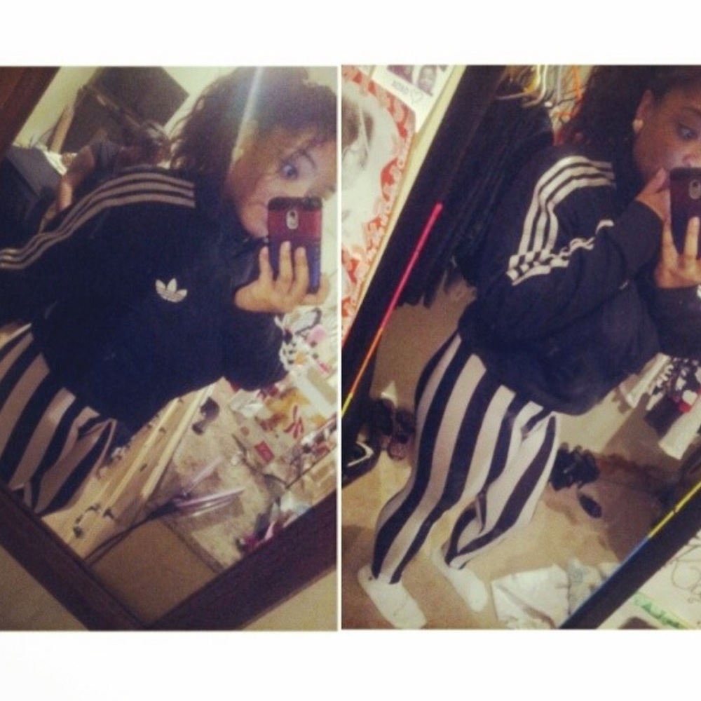 Black and white stripped leggings